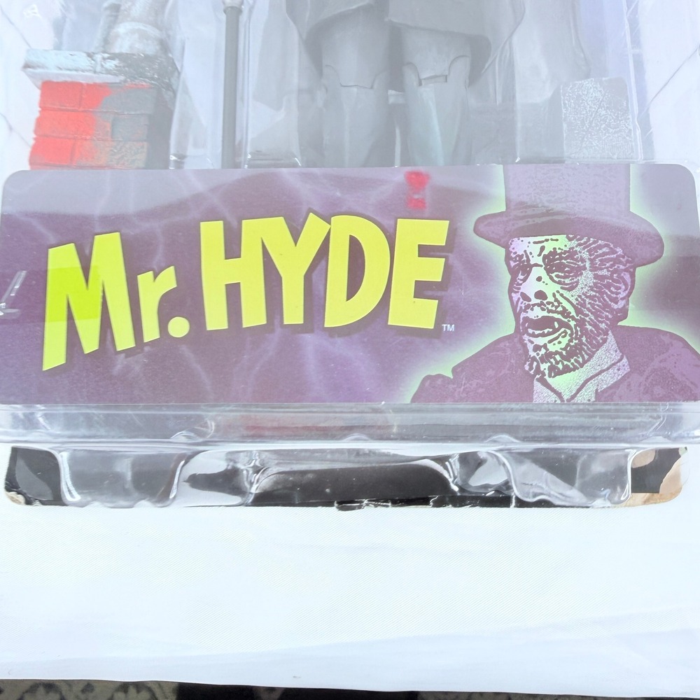 Universal Studios Monsters Mr Hyde Action Figure Diamond Select Toys New - Picture 4 of 5